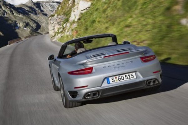 Noile Porsche 911 Turbo Cabrio şi Porsche 911 Turbo S Cabrio au fost dezvăluite